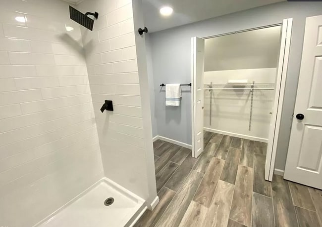 Building Photo - Gorgeous 4 bd, 2.5 bth Lakewood Stunner!