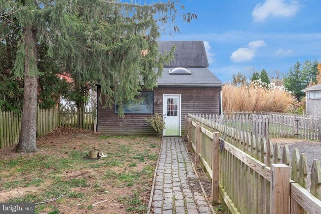 Building Photo - 132 S Main St