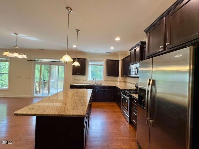 Building Photo - 4008 Vallonia Dr