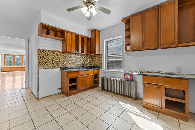 Building Photo - 4634 S Sawyer Ave