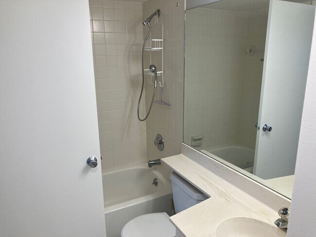 Building Photo - Furnished 2 Bedroom-2 Bath Condo in Estuar...