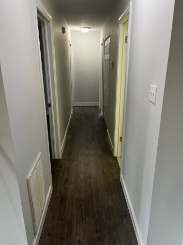 Building Photo - 3225 Hollyglen Ct