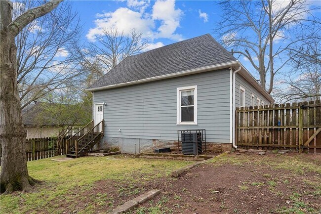 Building Photo - 1412 Allene Ave SW