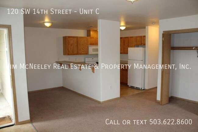 Building Photo - Sorry, no pets! Upper-level Two-Bedroom un...