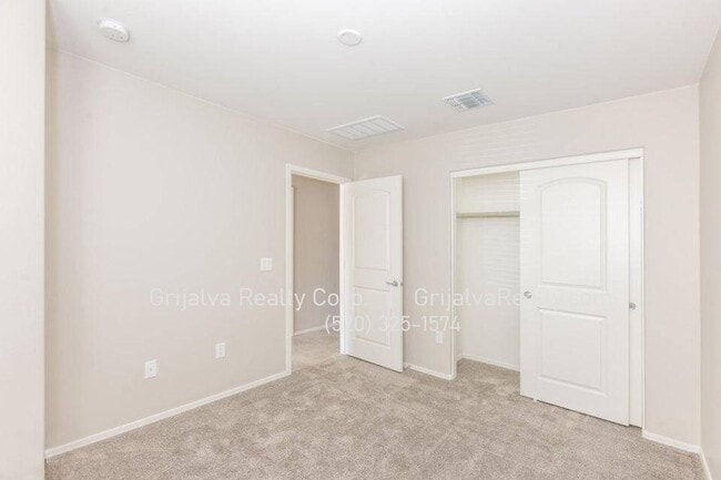 Building Photo - 8749 E Pebble Stone Ln