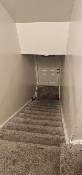 Entryway - 157 N 15th St