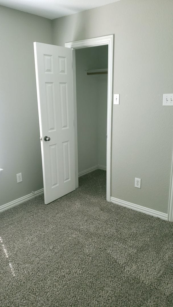Building Photo - Great size Duplex for rent in Arlington!