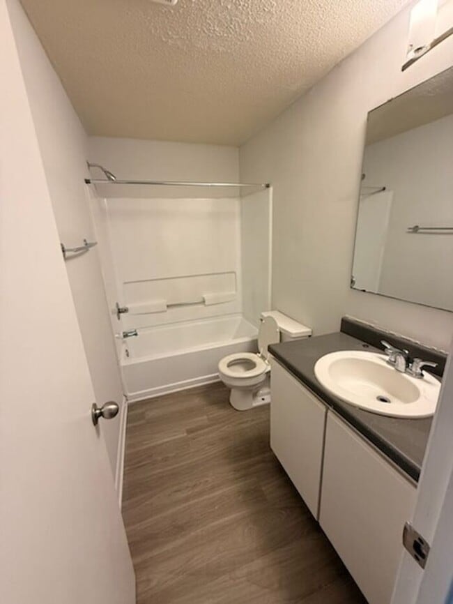 Building Photo - Move In Now & Save – Limited Availability at $1,399! Collegeview Apartments! Updated 2 Bed 2 Bath...