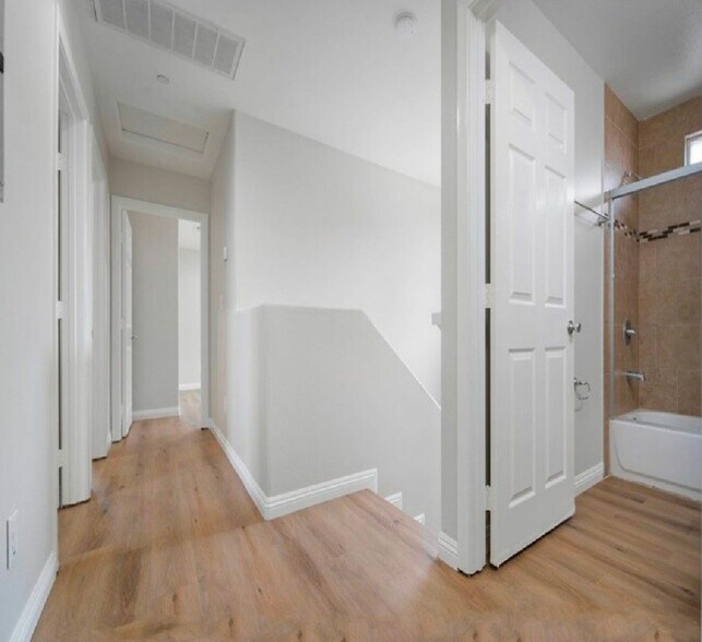 Building Photo - 10306 S Main St