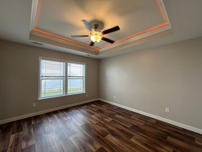 Building Photo - Spacious 3/2 Move In Ready Now!