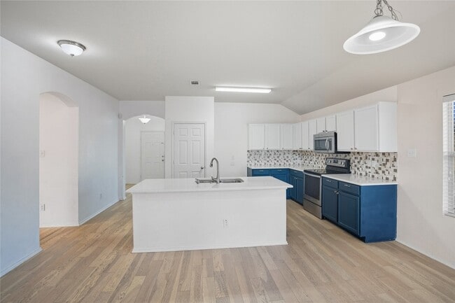 Building Photo - 1938 Castaway Dr