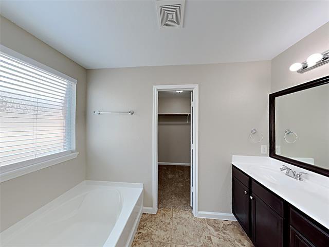 Building Photo - 502 Cleveland Dr