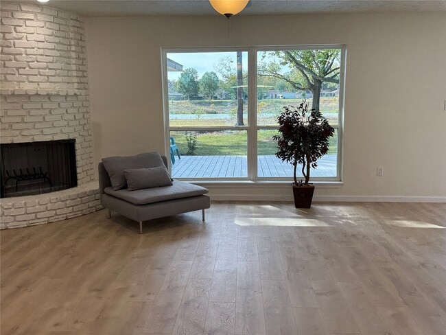 Building Photo - 15714 Torry Pines Rd