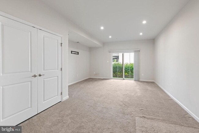 Building Photo - 537 Willow Bend Dr