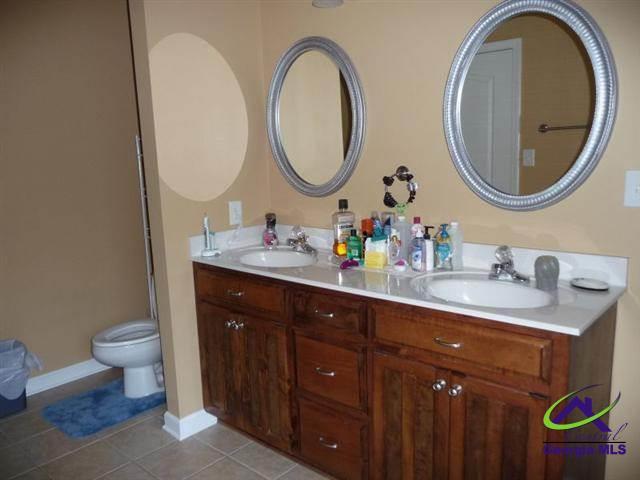 Building Photo - 631 Amberley Ct