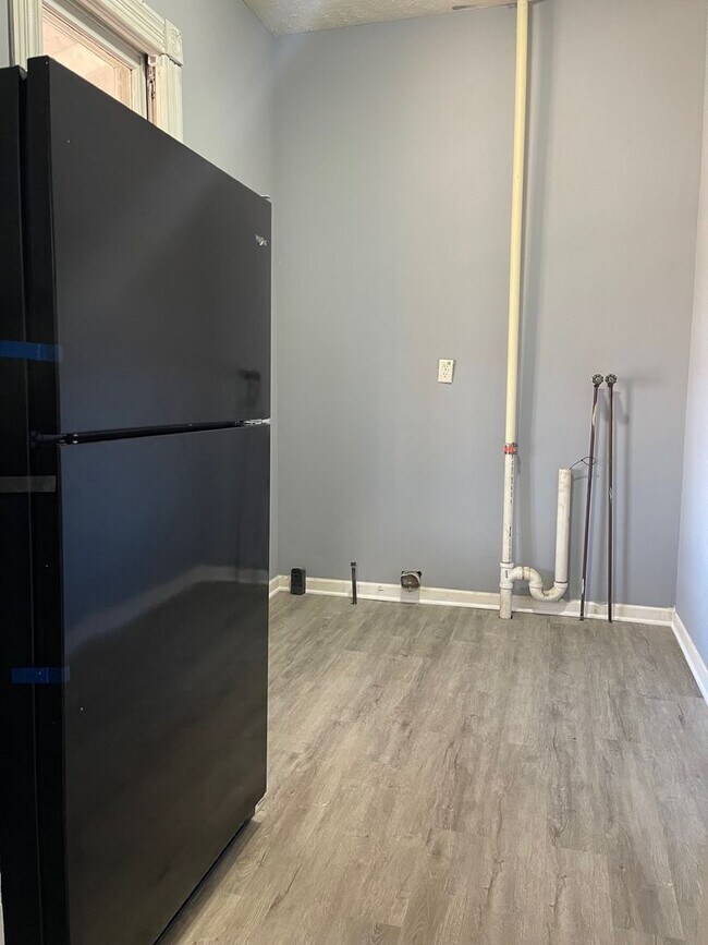 Building Photo - Cozy Renovated 2 Bed in South Omaha!