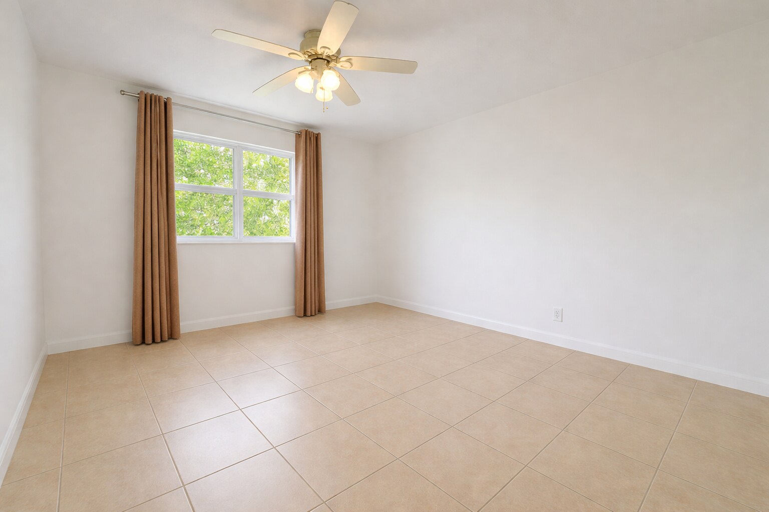 Building Photo - 5332 NE 6th Ave