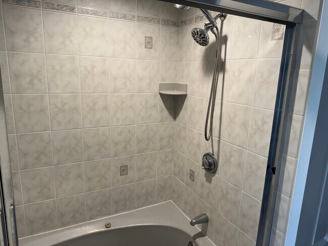 Building Photo - 85 Center St