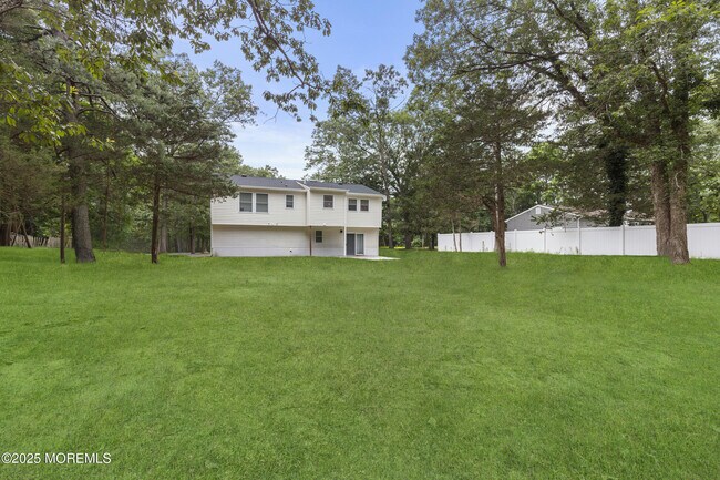 Building Photo - 741 Lakehurst Ave