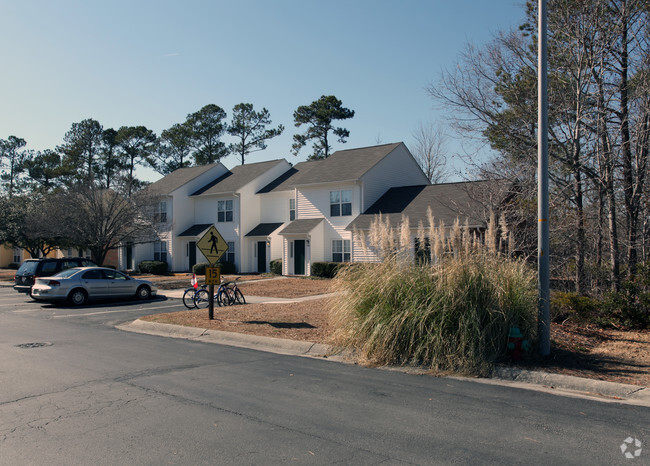 Primary Photo - East Park Apartments