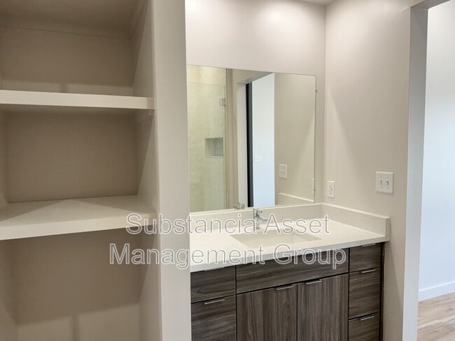 Building Photo - 1653 Midtown Pl