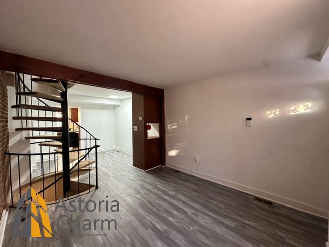 Building Photo - 4 Bedrooms and Fenced Yard in a Desirable Neighborhood