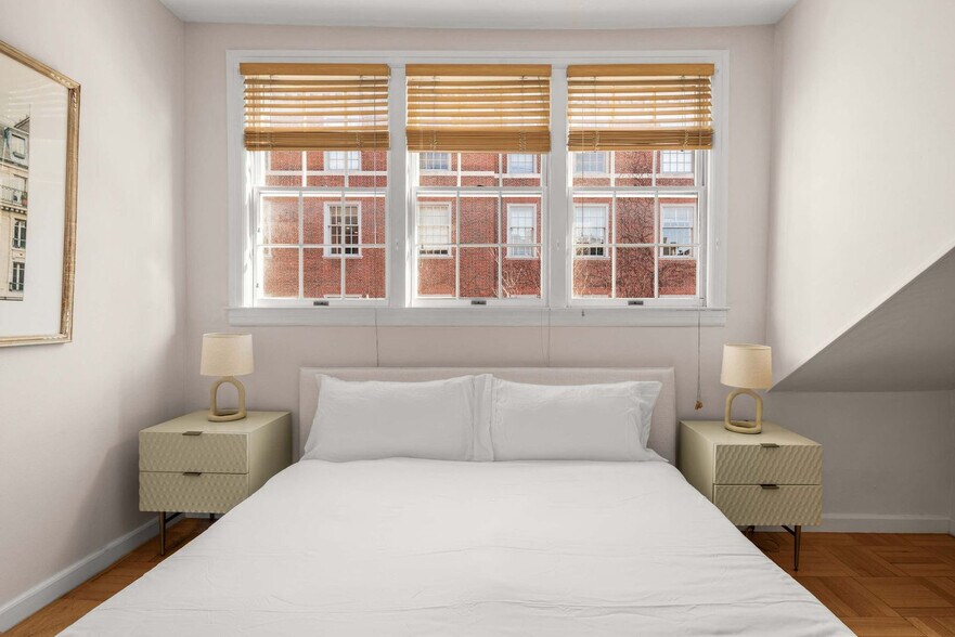 Building Photo - 131 MacDougal St