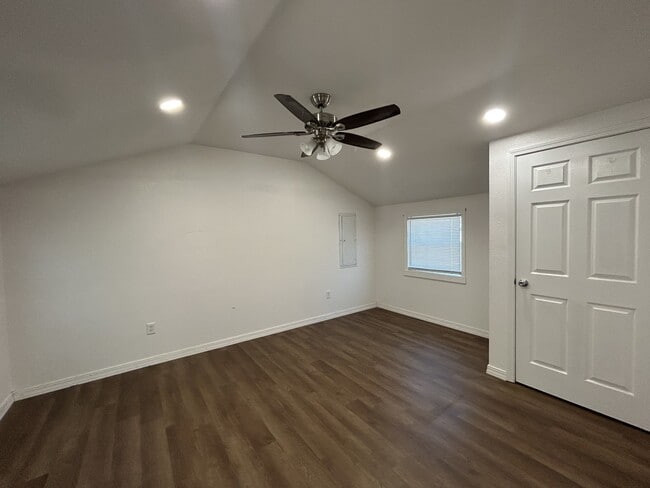 Building Photo - 21922 Branson Rd