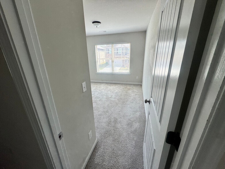 Building Photo - Room in House on Brightside Pkwy