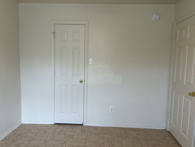 Building Photo - 1505 Dugger Cir