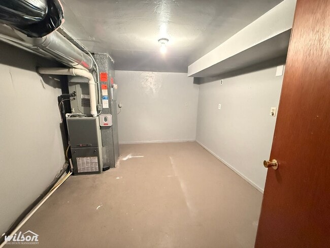 Building Photo - Beautiful 3-Bedroom Stunning Stone Home with Breathtaking Valley Views!