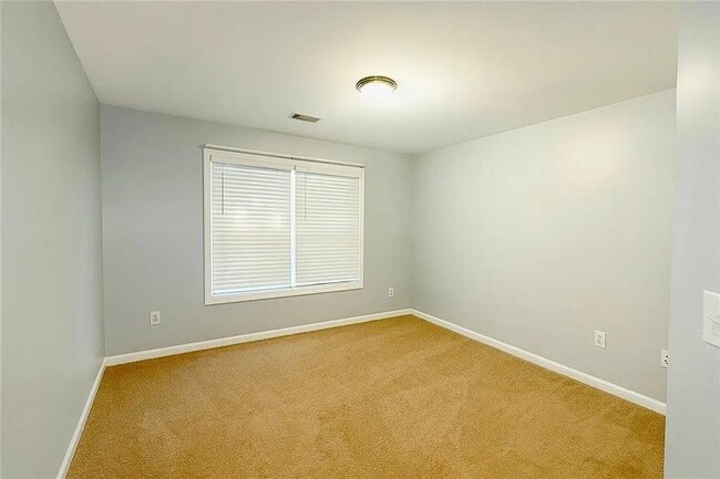 Building Photo - 1332 Melrose Woods Ln SE