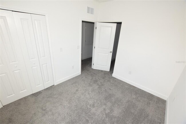 Building Photo - 458 Lake Shore Pkwy
