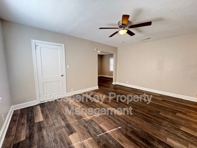 Building Photo - 4617 Rosemont Dr