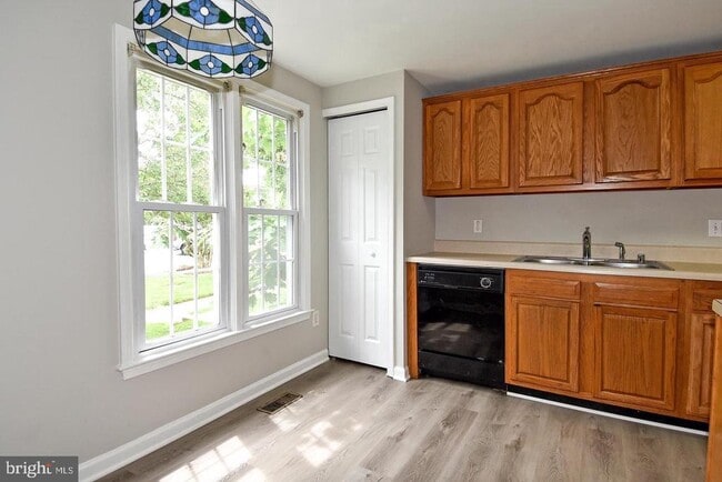 Building Photo - 14488 Black Horse Ct