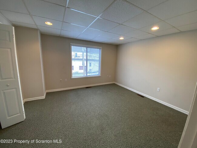 Building Photo - 442 Larch St