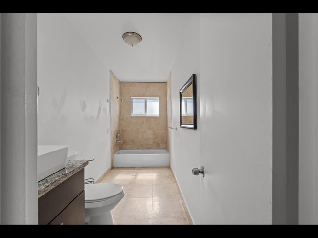 Building Photo - 2133 NE 56th Ct