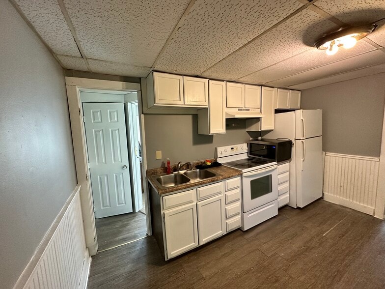 Building Photo - 1388 Furness Pky