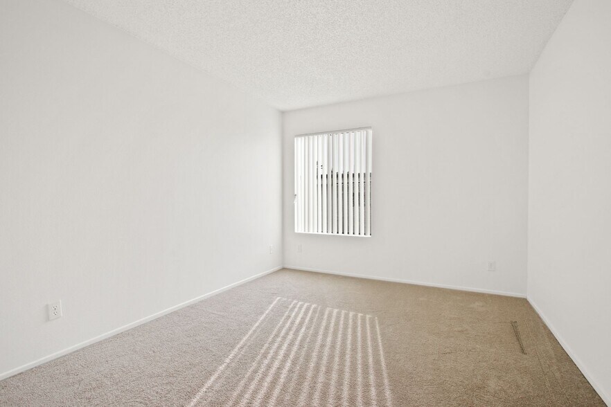 Building Photo - 3685 Watseka Ave