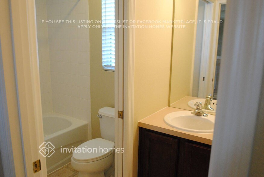 Building Photo - 13543 Via Roma Cir