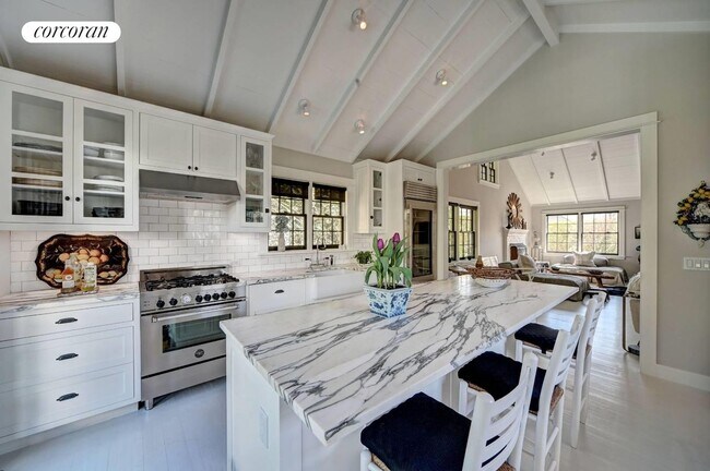 Building Photo - 95 Fordham Rd