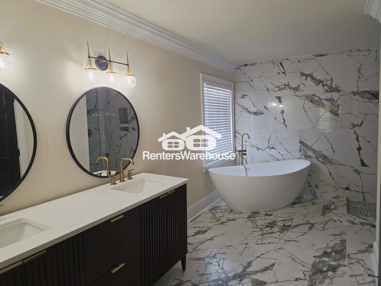 Building Photo - 300 Saddle Creek Ln