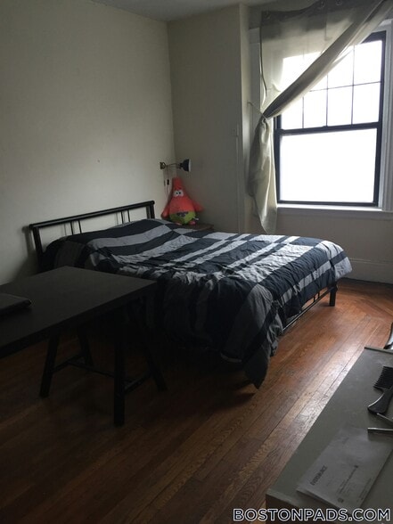 Building Photo - 204 Hemenway St