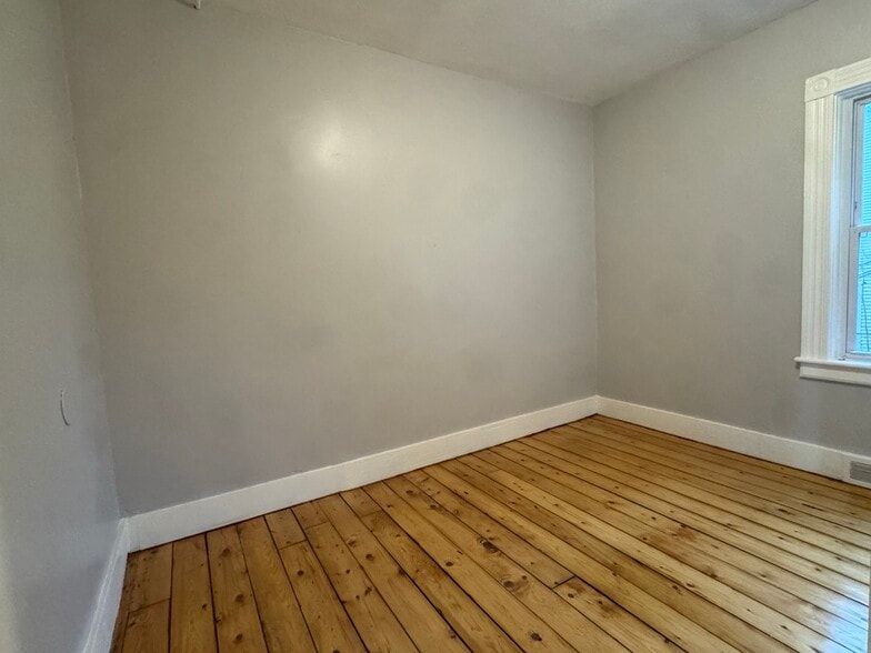 Building Photo - 58 Division St