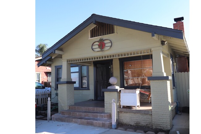 Primary Photo - 1018 Molino Ave