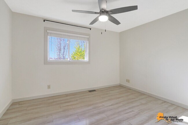 Building Photo - Eagle River Gem