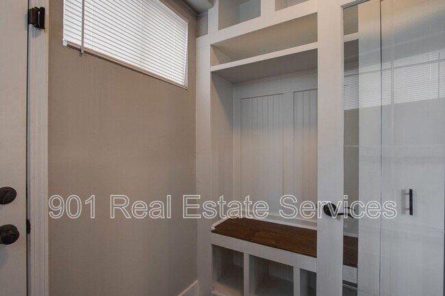 Building Photo - 2115 Hallwood Dr