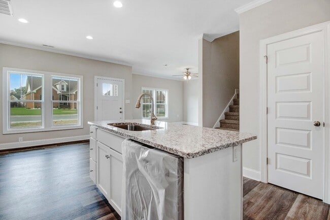 Building Photo - 106 Kingston Cir