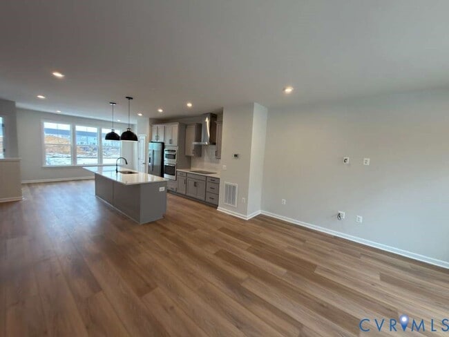 Building Photo - 435 Burden Dr