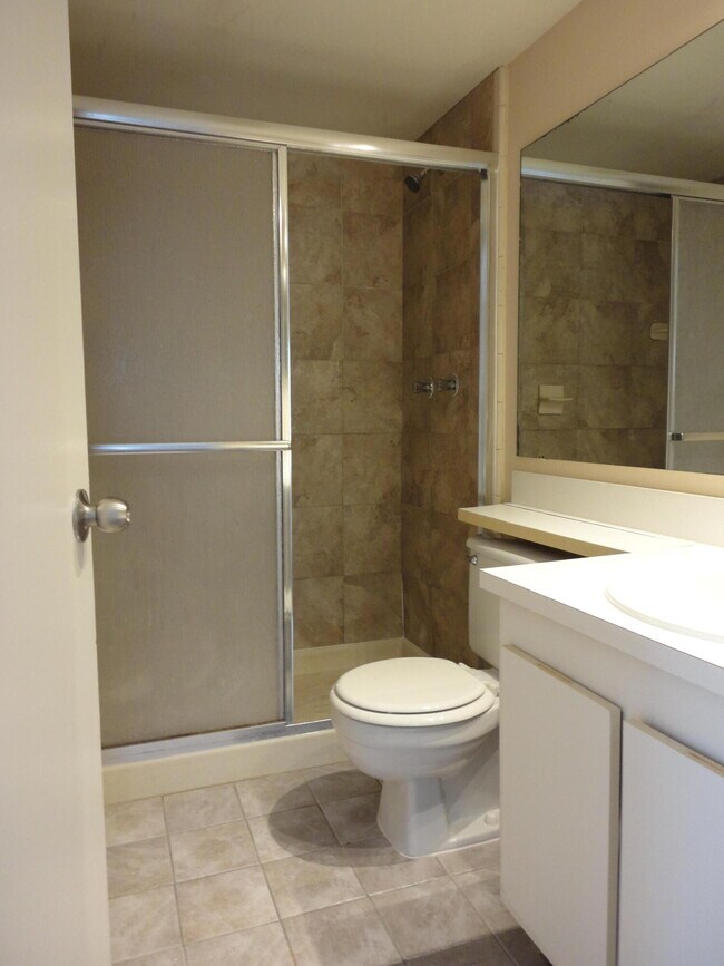 Building Photo - 207 Foxtail Dr